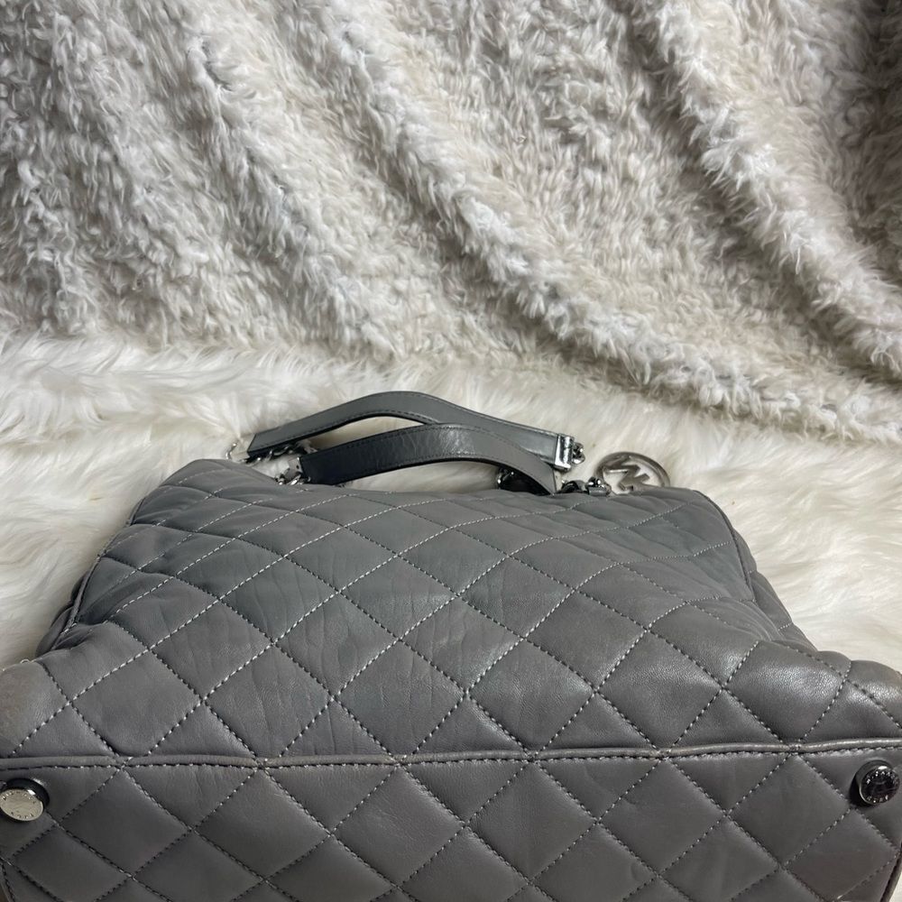 Michael Kors soft leather gray quilted shoulder bag silver tone chain straps. - Picture 7 of 16